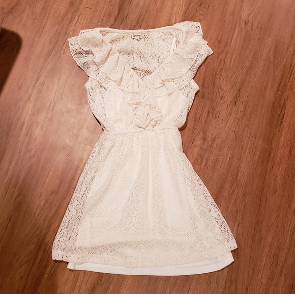 Lace, ruffle dress in cream color, v neck - Picture 1 of 3